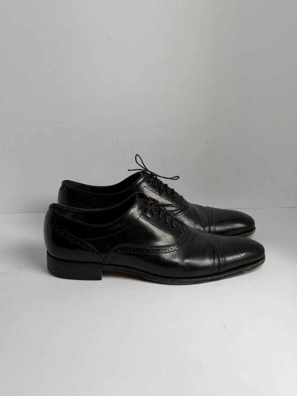 Salvatore Ferragamo Black Leather Brogue Cap-toe Oxfords Size 9